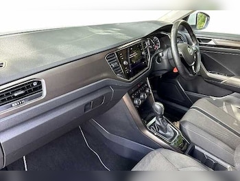 Used Volkswagen T-Roc 2020 for sale - 75561047: Photo