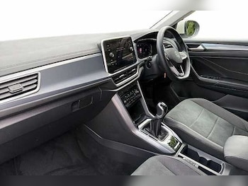 Used Volkswagen T-Roc 2024 for sale - 78353467: Photo