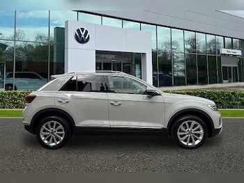 Used Volkswagen T-Roc 2024 for sale - 78353467: Photo