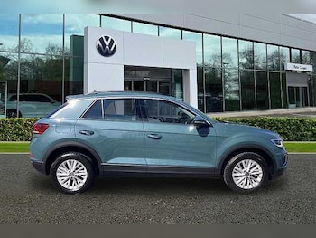 Used Volkswagen T-Roc 2023 for sale - 79174004: Photo