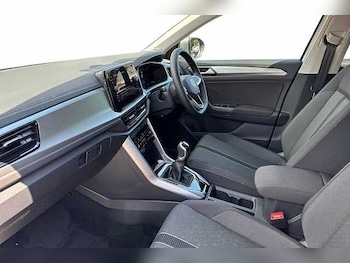 Used Volkswagen T-Roc 2025 for sale - 76157402: Photo 2