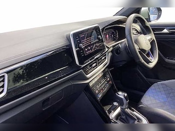 Used Volkswagen T-Roc 2023 for sale - 75586656: Photo