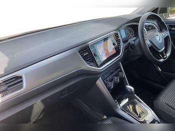 Used Volkswagen T-Roc 2021 for sale - 76418121: Photo