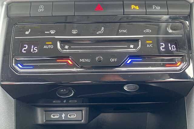 Used Volkswagen T-Roc 2024 for sale - 76098569: Photo 30