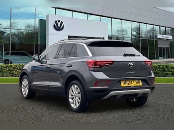 Used Volkswagen T-Roc 2024 for sale - 76098569: Photo