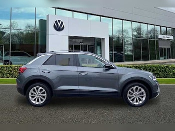 Used Volkswagen T-Roc 2024 for sale - 76098569: Photo