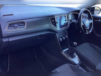 Used Volkswagen T-Roc 2018 for sale - 76751669: Photo