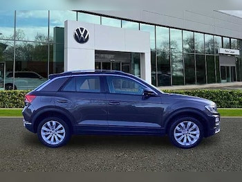 Used Volkswagen T-Roc 2018 for sale - 76751669: Photo