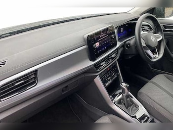 Used Volkswagen T-Roc 2023 for sale - 76017043: Photo 2