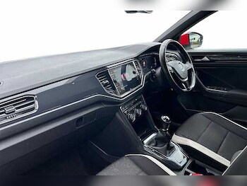 Used Volkswagen T-Roc 2018 for sale - 75919043: Photo