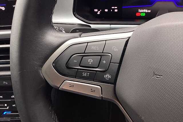 Used Volkswagen T-Roc 2024 for sale - 76082157: Photo 15