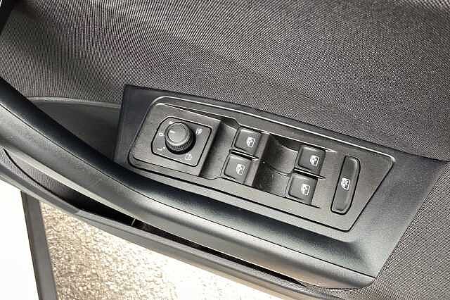Used Volkswagen T-Roc 2024 for sale - 76082157: Photo 27