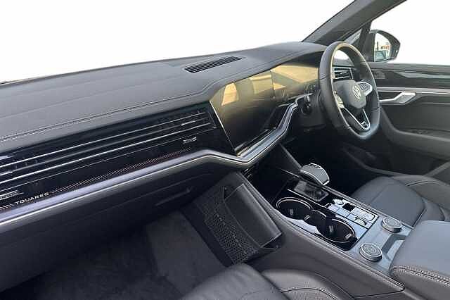Used Volkswagen Touareg 2025 for sale - 77720937: Photo 2