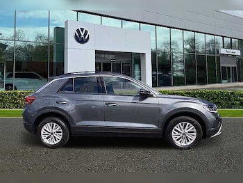 Used Volkswagen T-Roc 2022 for sale - 75891128: Photo