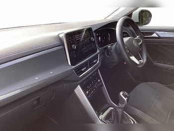 Used Volkswagen T-Roc 2022 for sale - 75891131: Photo