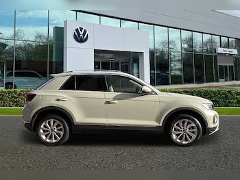 Used Volkswagen T-Roc 2022 for sale - 75891131: Photo