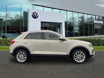 Used Volkswagen T-Roc 2022 for sale - 76845320: Photo