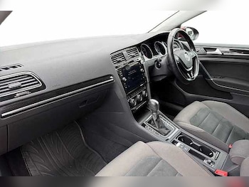 Used Volkswagen Golf 2019 for sale - 78608081: Photo