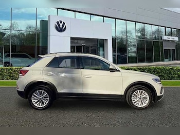 Used Volkswagen T-Roc 2022 for sale - 77595110: Photo