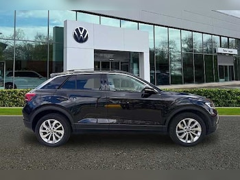 Used Volkswagen T-Roc 2025 for sale - 77077421: Photo