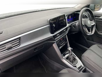 Used Volkswagen T-Roc 2022 for sale - 76076559: Photo 2