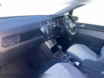 Used Volkswagen Touran 2023 for sale - 78242348: Photo