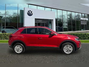 Used Volkswagen T-Roc 2023 for sale - 78176639: Photo