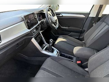 Used Volkswagen T-Roc 2023 for sale - 77976904: Photo