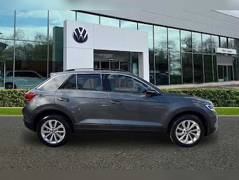 Used Volkswagen T-Roc 2023 for sale - 77976904: Photo