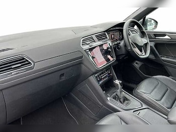 Used Volkswagen Tiguan 2021 for sale - 76026269: Photo 2