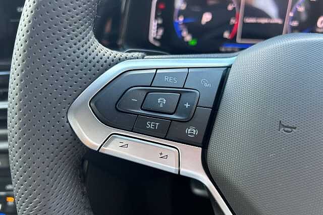 Used Volkswagen T-Roc 2025 for sale - 76186208: Photo 15