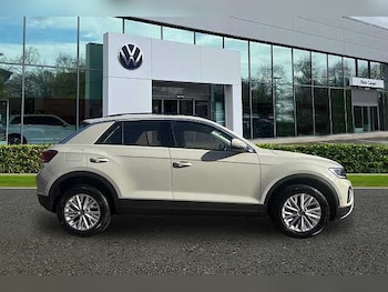 Used Volkswagen T-Roc 2022 for sale - 76363502: Photo
