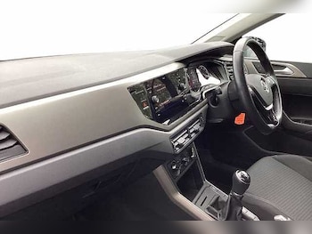 Used Volkswagen Polo 2020 for sale - 75999299: Photo 2