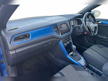 Used Volkswagen T-Roc 2021 for sale - 76497113: Photo