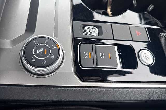 Used Volkswagen Touareg 2018 for sale - 76181527: Photo 31