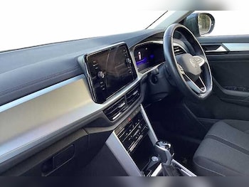 Used Volkswagen T-Roc 2022 for sale - 76497107: Photo