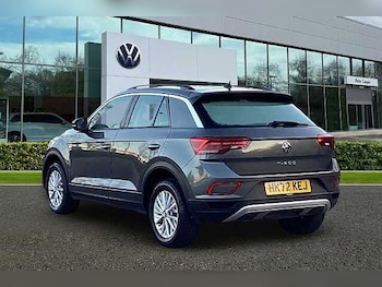 Used Volkswagen T-Roc 2022 for sale - 76497107: Photo