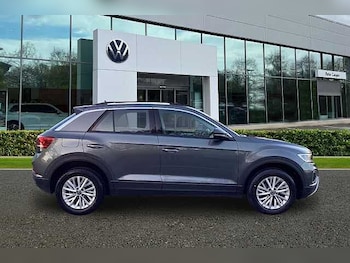 Used Volkswagen T-Roc 2022 for sale - 76497107: Photo