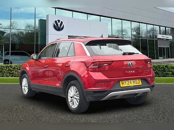 Used Volkswagen T-Roc 2024 for sale - 76439742: Photo