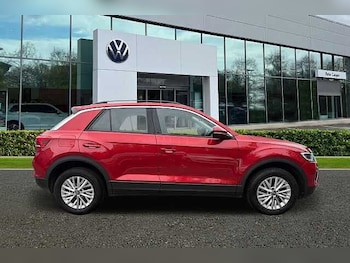 Used Volkswagen T-Roc 2024 for sale - 76439742: Photo