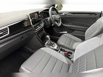 Used Volkswagen T-Roc 2025 for sale - 77061708: Photo