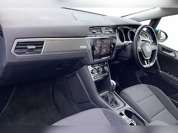Used Volkswagen Touran 2019 for sale - 77392208: Photo