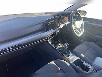 Used Volkswagen Golf 2024 for sale - 77880916: Photo