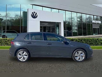 Used Volkswagen Golf 2024 for sale - 77880916: Photo