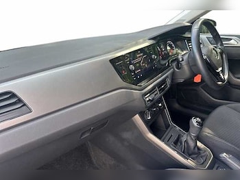 Used Volkswagen Polo 2020 for sale - 76030129: Photo 2