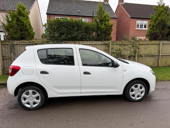 Used Dacia Sandero 2015 for sale - 77399622: Photo