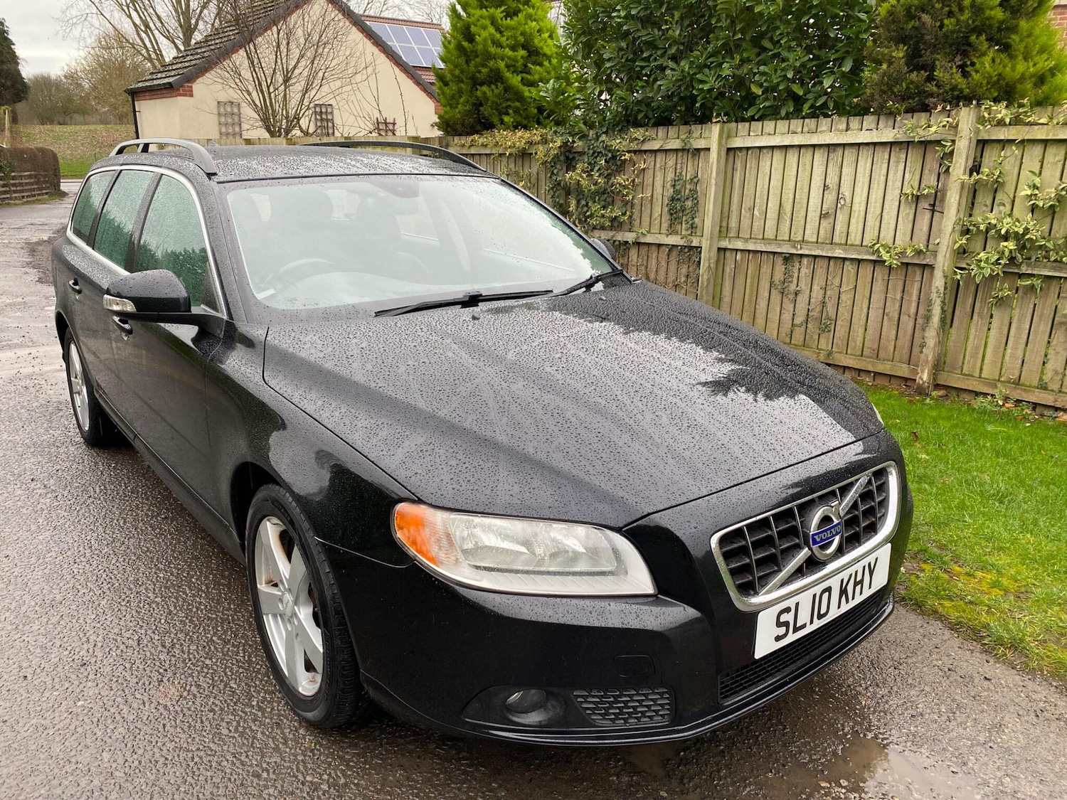 Used Volvo V70 2010 for sale - 76842322: Photo 1