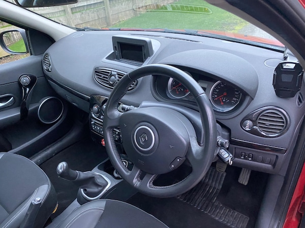 Used Renault Clio 2011 for sale - 76236862: Photo 16