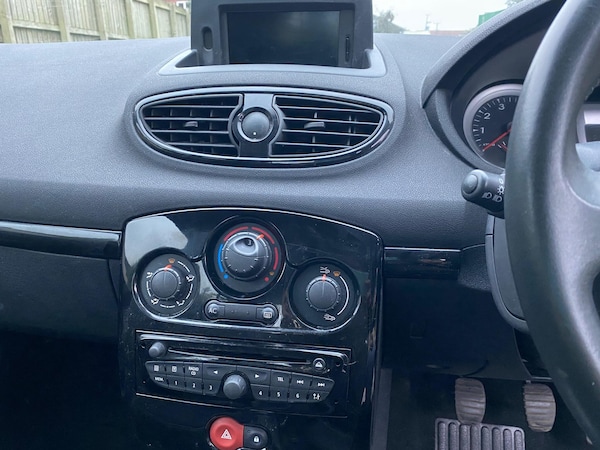 Used Renault Clio 2011 for sale - 76236862: Photo 23