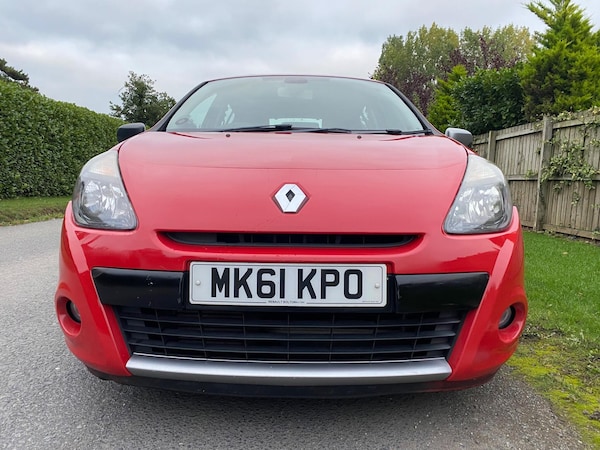 Used Renault Clio 2011 for sale - 76236862: Photo 2